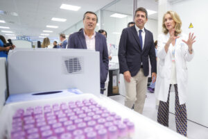 Mazón visita hospital La Fe de Valencia