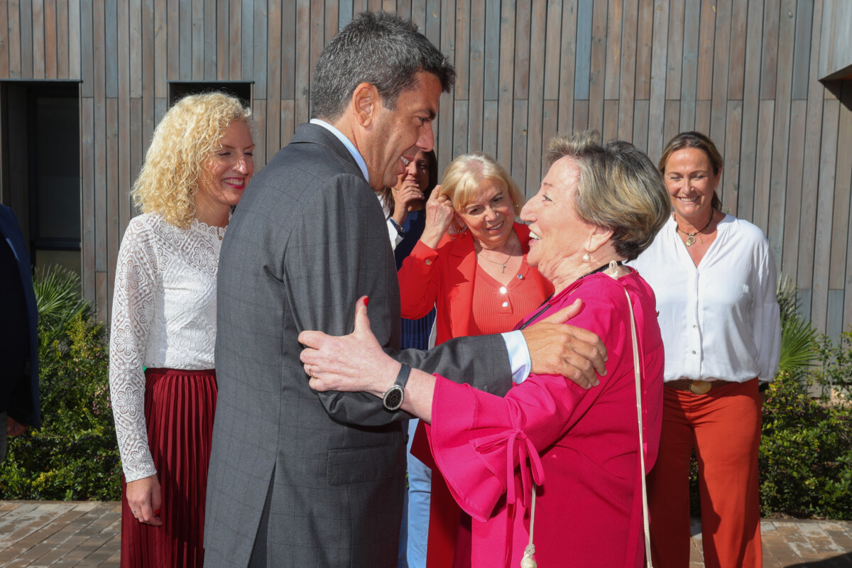 Mazón visita nuevo centro de mayores de Meliana