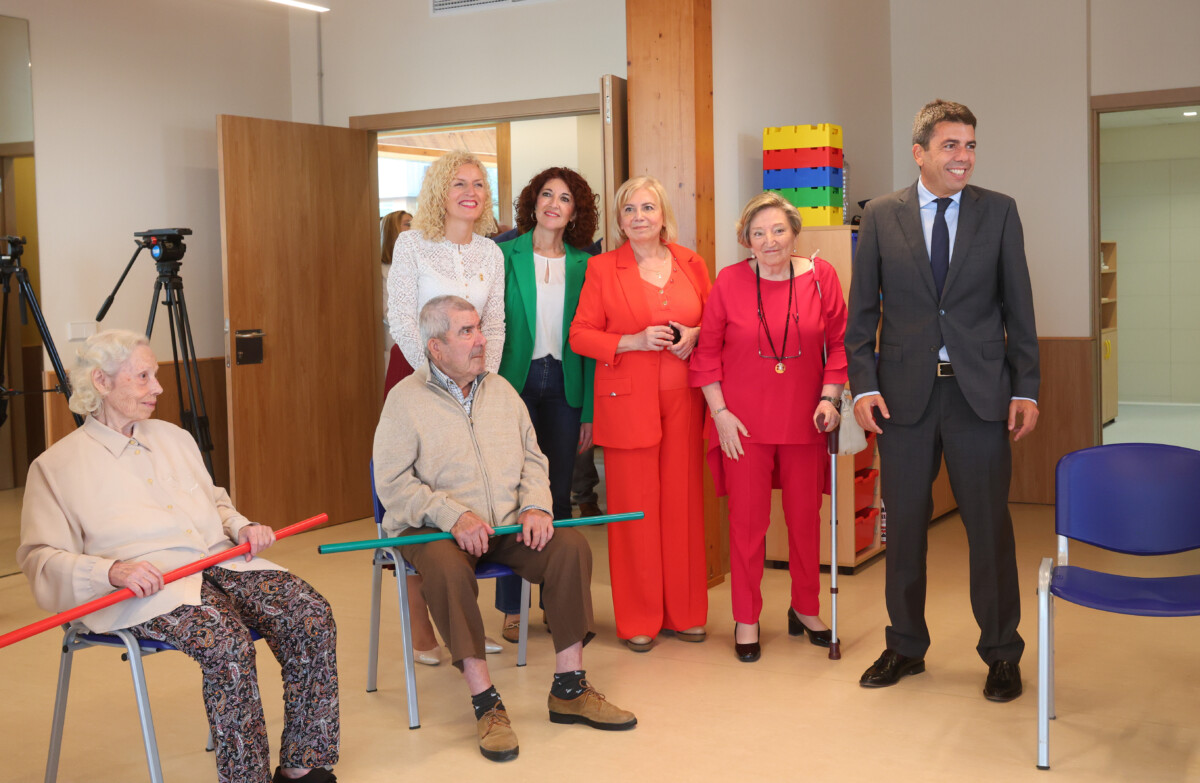 Mazón visita nuevo centro de mayores de Meliana.