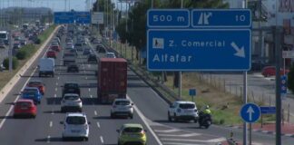 Tráfico en la pista de silla hacia Alfafar con señalización visible.