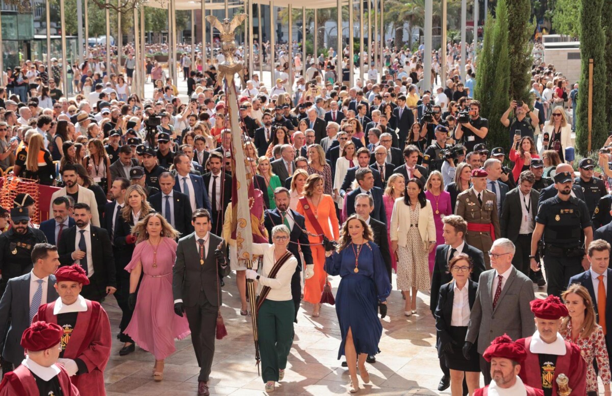 Procesión cívica 9 Octubre. Papi Robles
