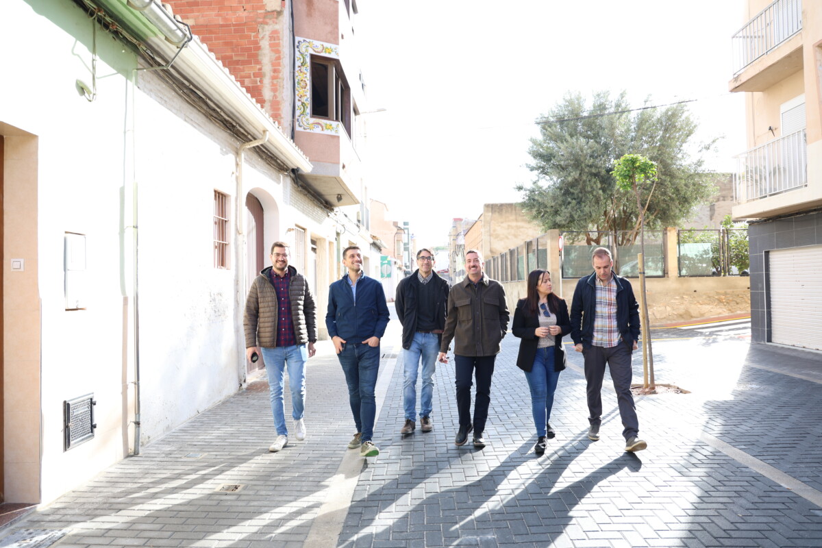 El Ayuntamiento de Catarroja ha recepcionado las obras de reurbanización y mejora de la calle Chapa unas semanas antes de lo que estaba previsto