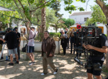 À Punt comença el rodatge de la 17a temporada de ‘L’Alqueria Blanca’ Equipo de rodaje de la serie L'Alqueria Blanca en exteriores