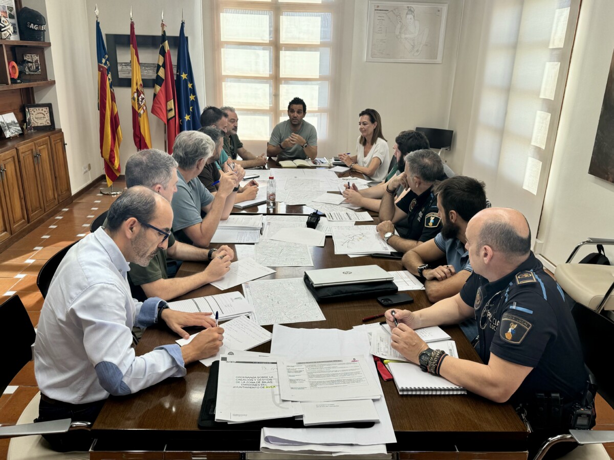 sagredo-durante-la-reunion-tecnica-en-el-ayuntamiento-de-paterna-peatonalizacion