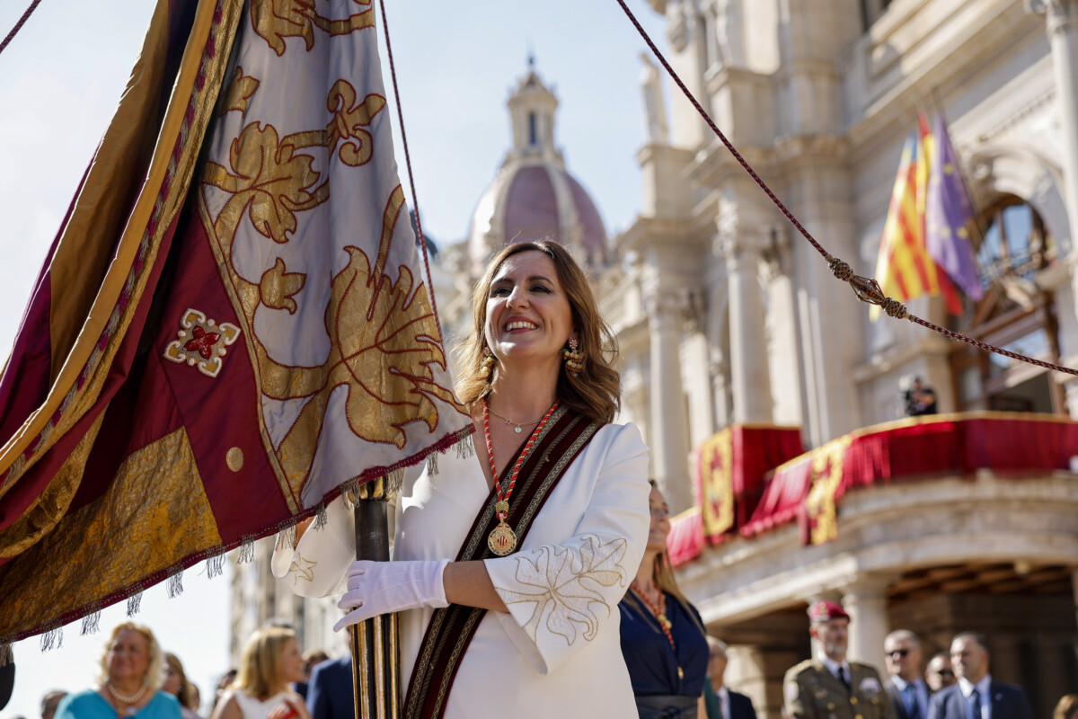 La Senyera se muestra este martes en el Ayuntamiento de València, víspera del 9 d'Octubre