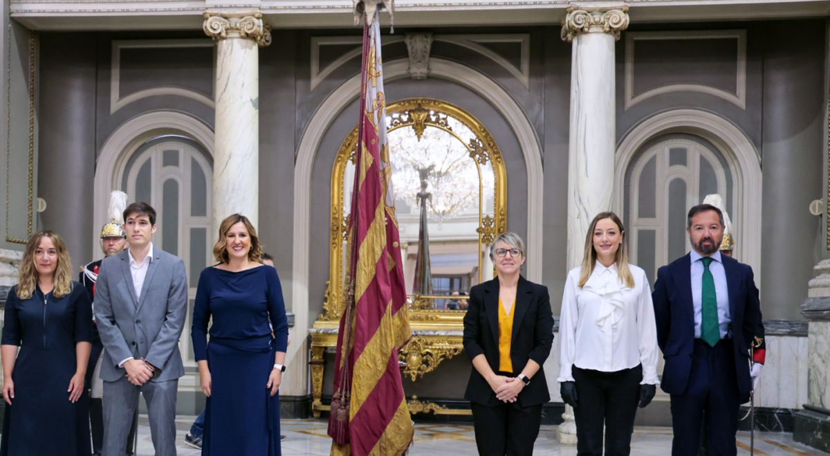 senyera-9-doctubre-salon-de-cristal