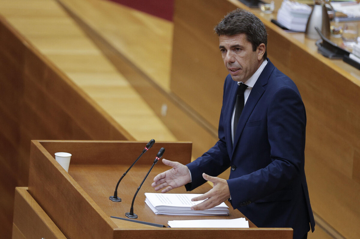 El president de la Generalitat, Carlos Mazón, en su comparecencia por la dana, hoy en Les Corts.