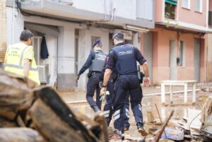 La Policía Municipal de Madrid instala un transmisor en el Ayuntamiento de Torrent para dar cobertura a sus 200 agentes desplazados en l’Horta Sud