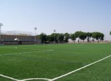 La FFCV suspende los partidos de fútbol de este sábado por la alerta naranja por viento Vista del camp de futbol Ferran Torres en Foios con césped artificial