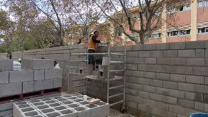 construcción muro colegio Benetússer