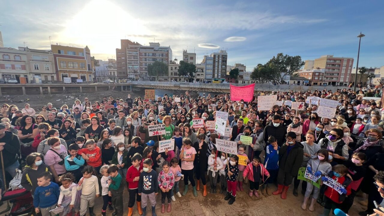 DANA Paiporta protesta reapertura colegios