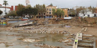 Vista de la pasarela provisional sobre el barranco del Poyo en Picanya