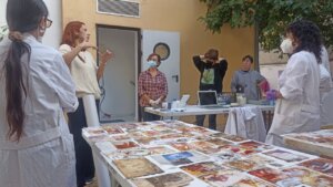El Museu de l'Horta Sud se se vuelca en la restauración de material visual afectado por la DANA
