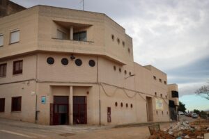 Edificio del centro social Xenillet en Torrent, afectado por inundaciones.