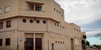 Edificio del centro social Xenillet en Torrent, afectado por inundaciones.