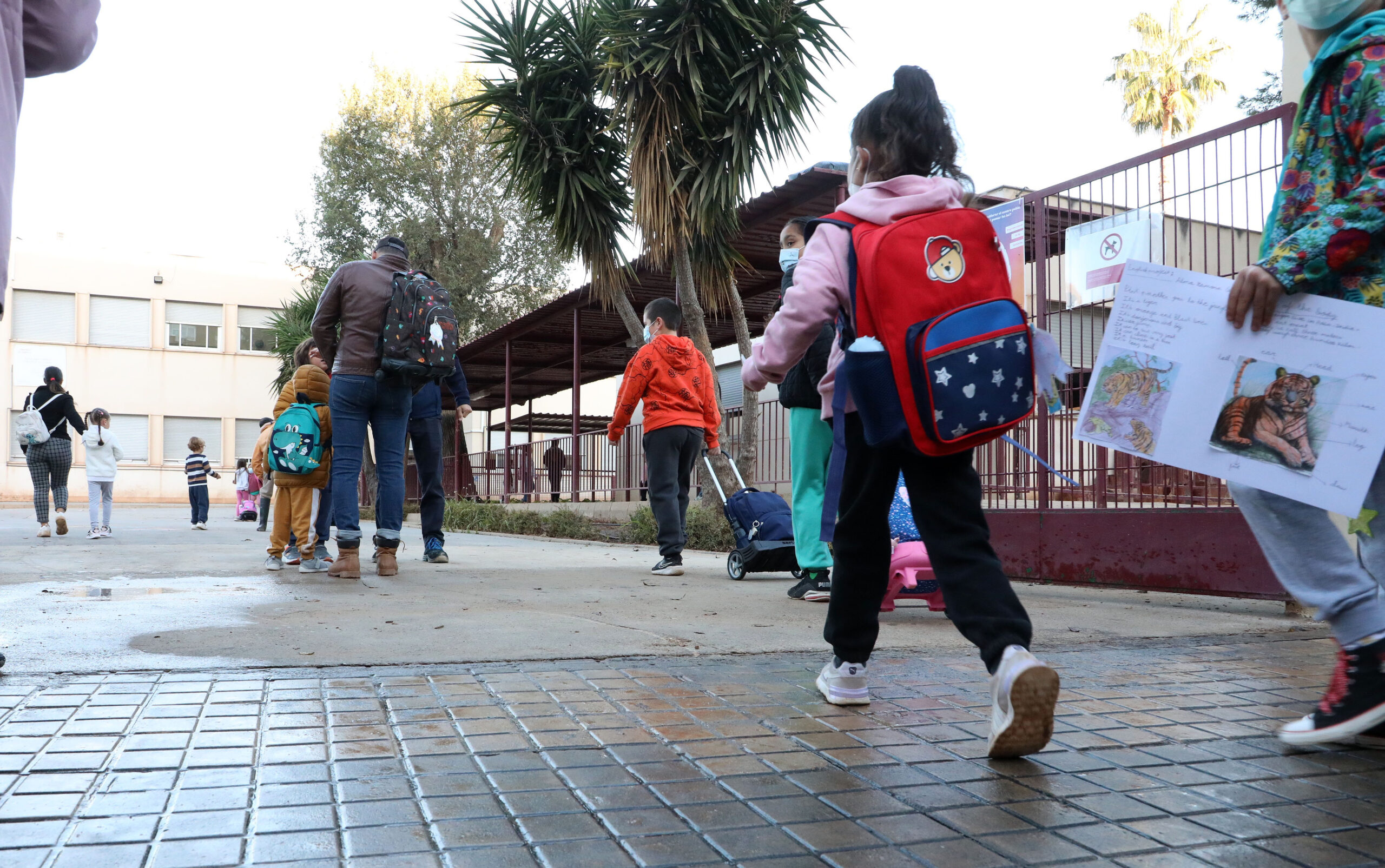 Alumnos regresando a clases tras la DANA en Valencia