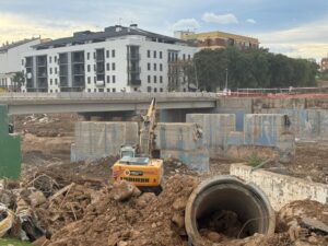 Obras de rehabilitación del puente ferroviario en Paiporta tras inundaciones