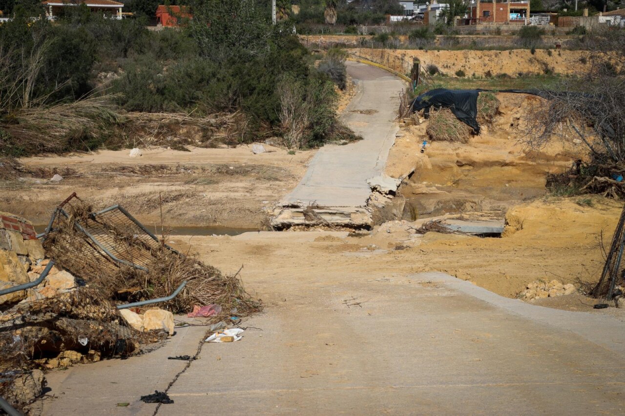 Torrent trabaja en la apertura de un paso sobre l'Horteta en el Clot de Bailón