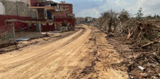 Vista de viviendas afectadas por inundaciones en Torrent tras la DANA