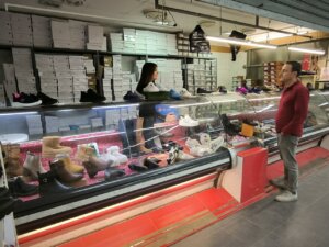 Benetússer ofrece gratis paradas de mercado vacías para los comercios más afectados por la dana