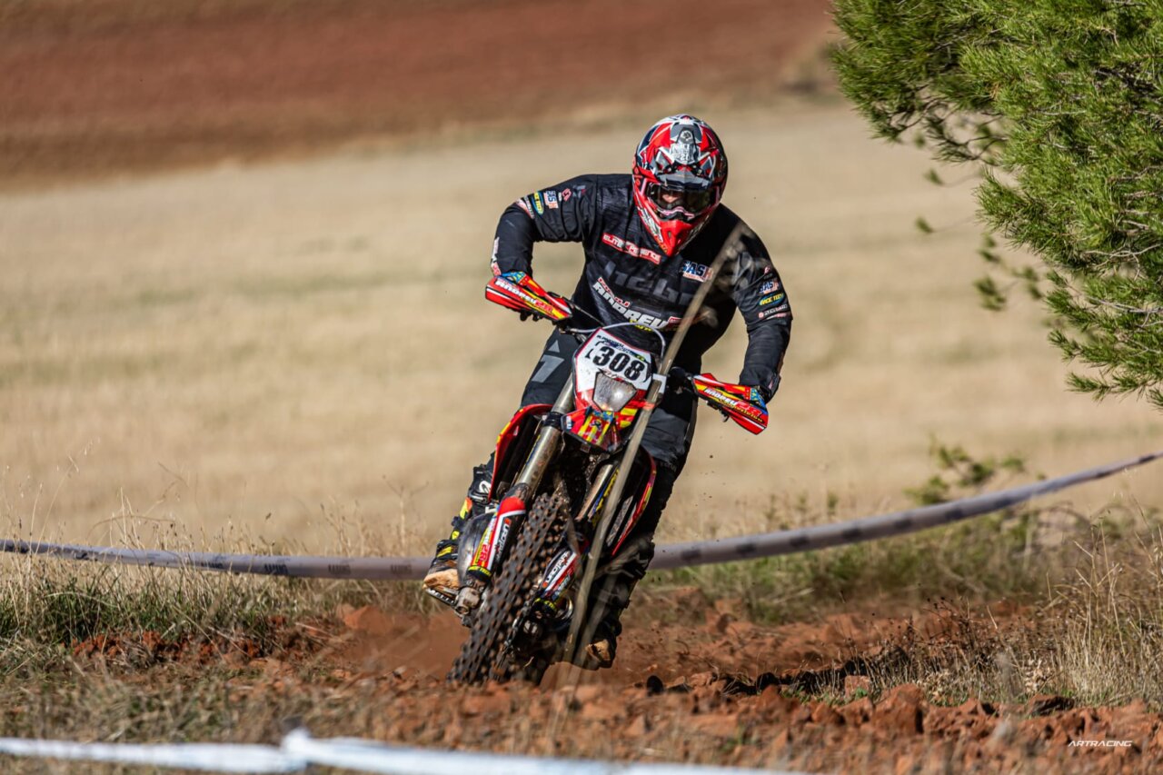 El aldaiero Alejandro Andreu Batlles se proclama campeón de España de Enduro tras la DANA