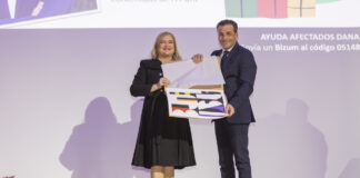 Alfred Costa recibiendo el Premio Periodístico de l'Ateneu Mercantil