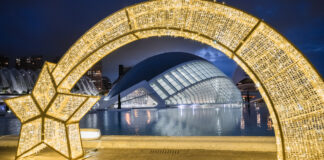 Iluminación navideña en la Ciutat de les Arts i les Ciències de Valencia
