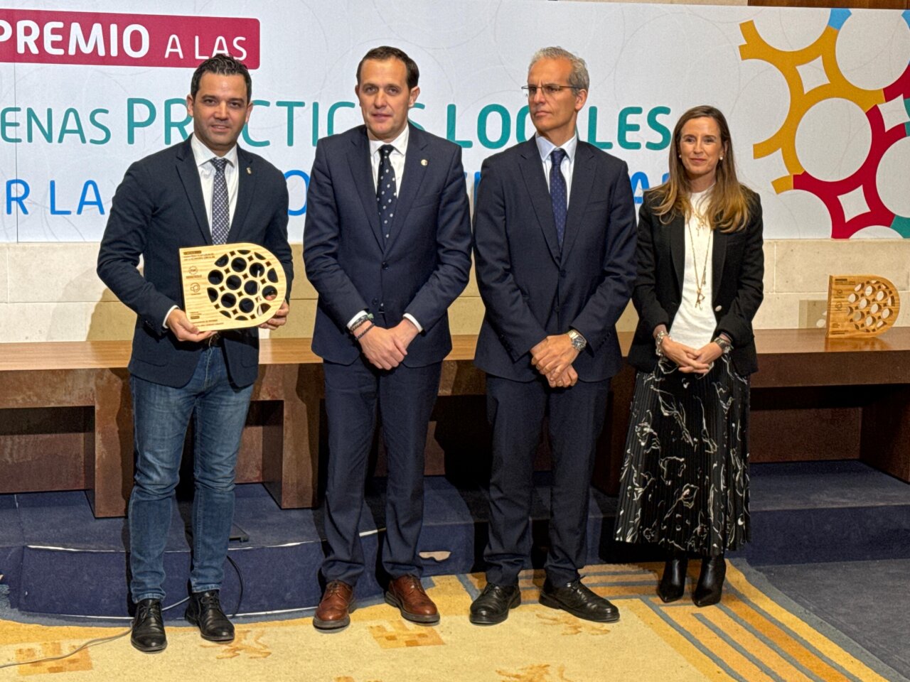 El Alcalde de Paterna Juan Antonio Sagredo recogiendo el premio otorgado por la FEMP al Proyecto de Simbiosis Industrial