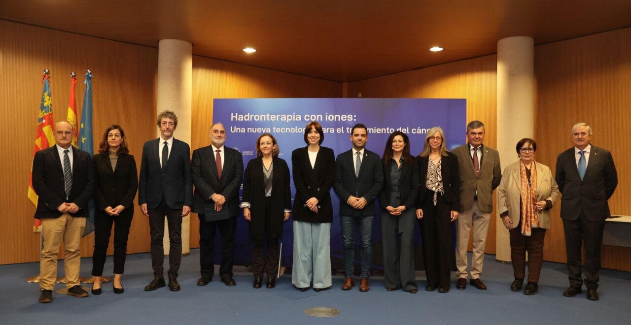 Firma convenio centro handroterapia Paterna