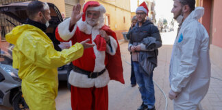 José Andrés se convierte en Papá Noel para llevar el espíritu navideño a Paiporta