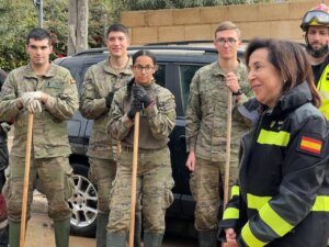 visita ministra Defensa zonas afectadas por la DANA