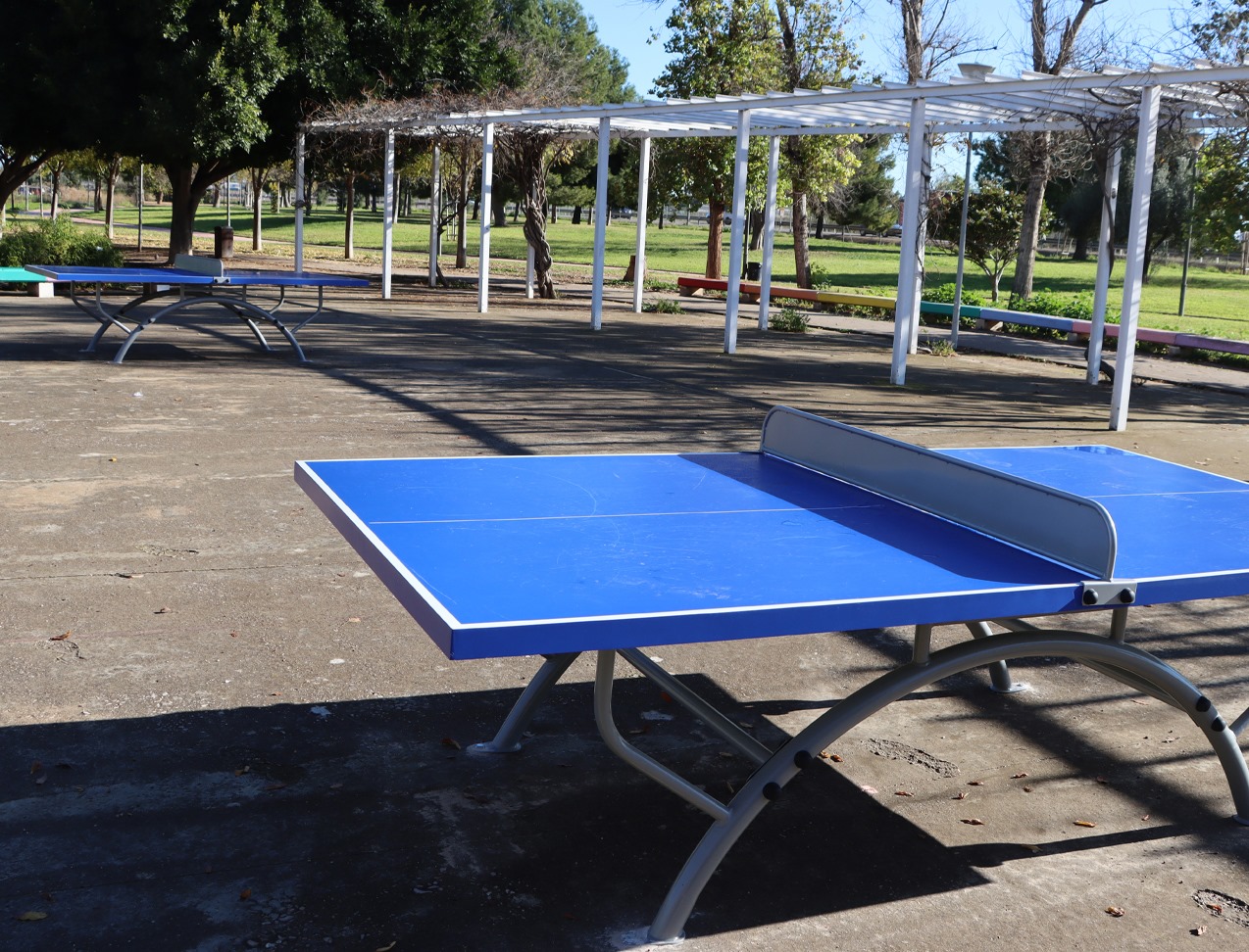 Taules de ping-pong renovades en un parque de Alaquàs