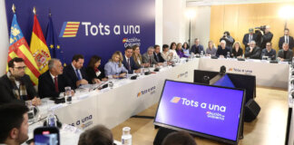 Encuentro del presidente y varios miembros del Gobierno con alcaldes de localidades afectadas por la DANA.