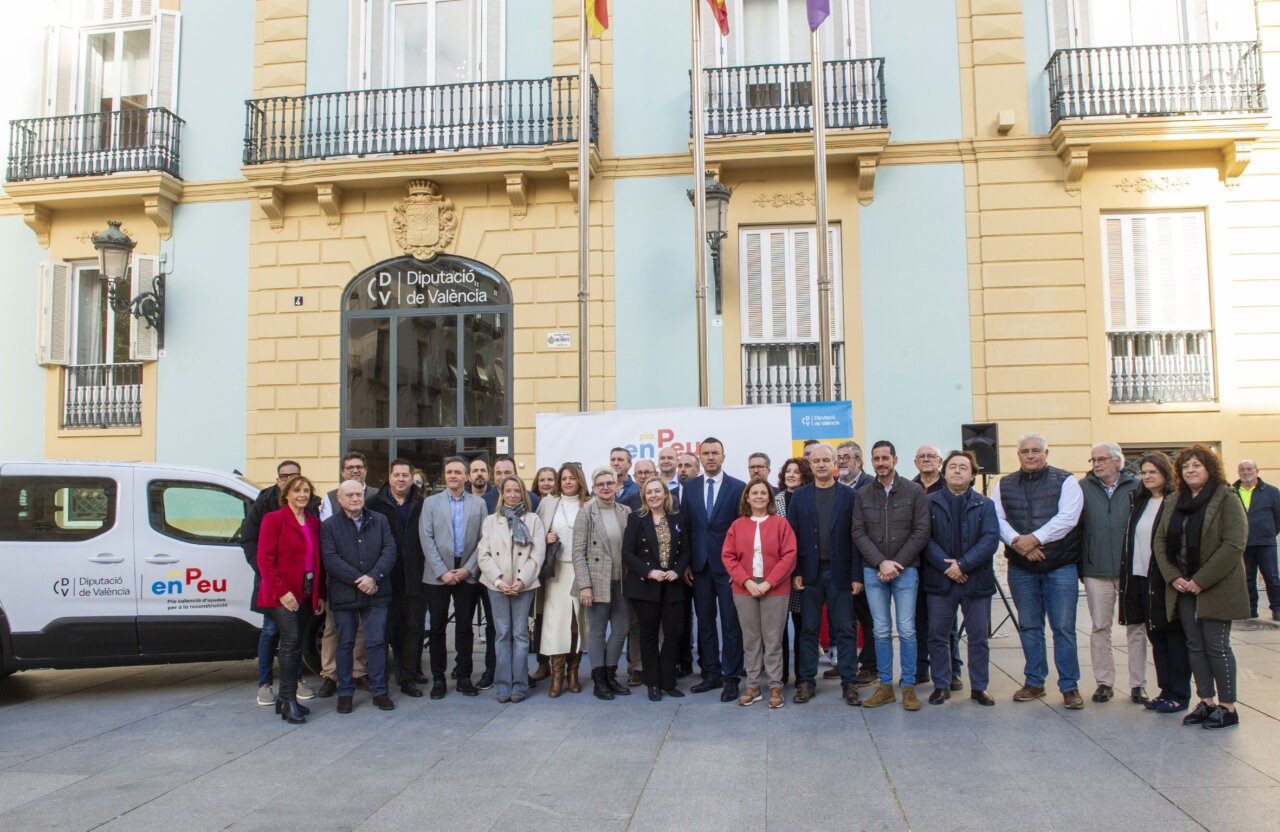 La Diputació de València entrega 43 vehículos a los municipios afectados por la dana