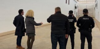 Meliana ha realizado estas Navidades obras de mejora y restauración en la calle de pilota valenciana del polideportivo municipal.