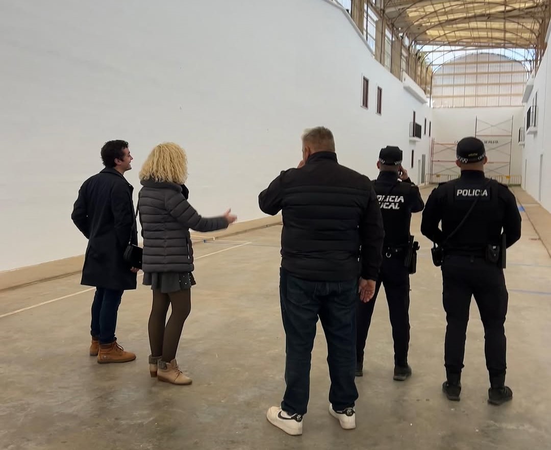 Meliana ha realizado estas Navidades obras de mejora y restauración en la calle de pilota valenciana del polideportivo municipal.