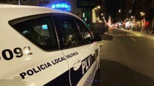 Coche de la Policía Local de Valencia en la noche