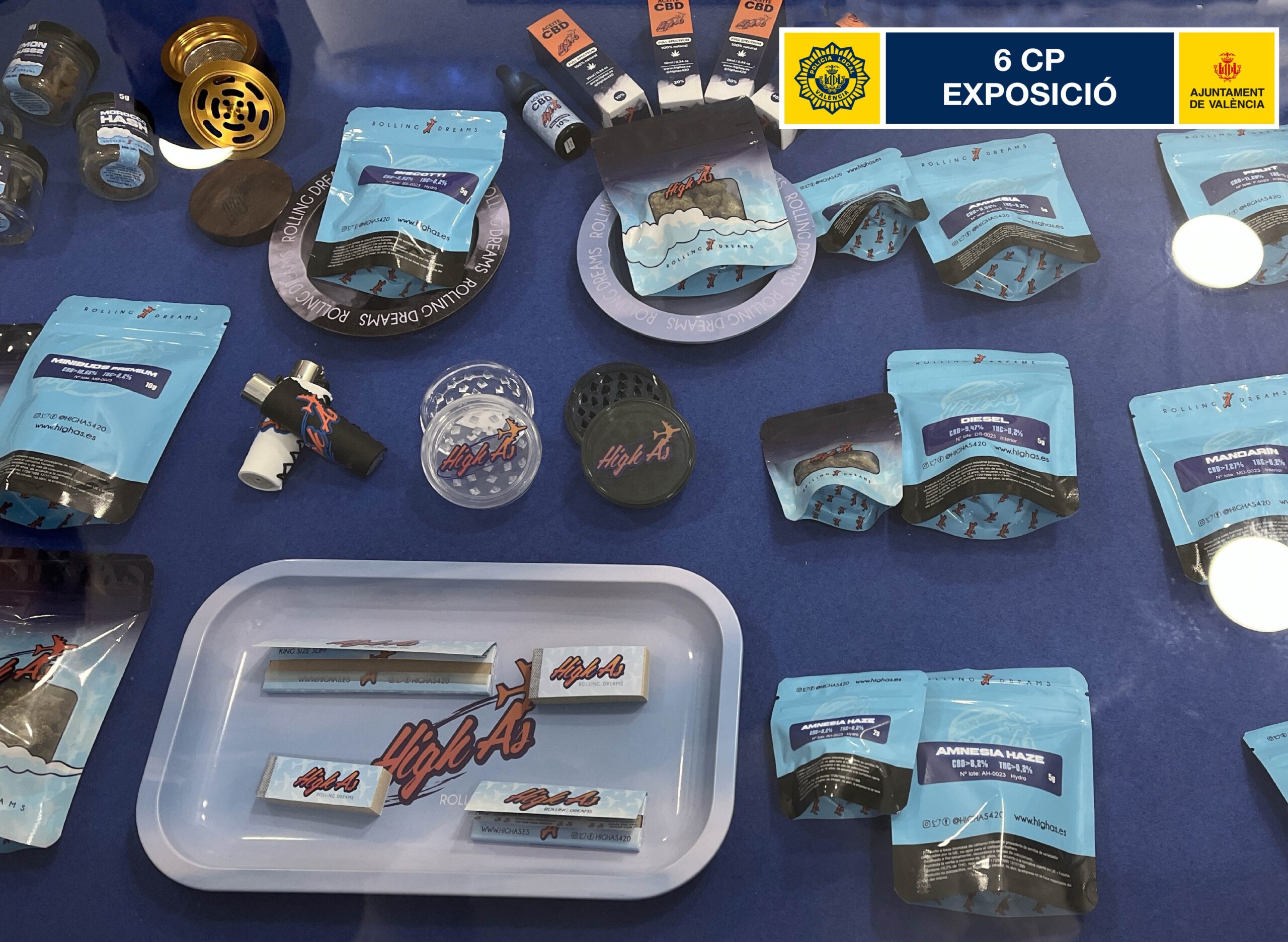 Productos decomisados por la Policía Local de Valencia en una tienda de CBD.