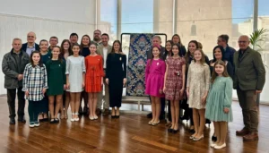 Presentación del nuevo mant para la Virgen de los Desamparados en Torrent