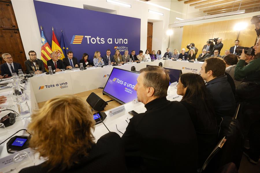 reunion alcaldes afectados por la DANA con Pedro Sánchez