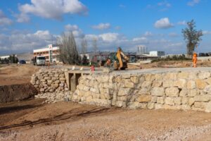 Obras de emergencia en la antigua CV-411 en Torrent tras la DANA