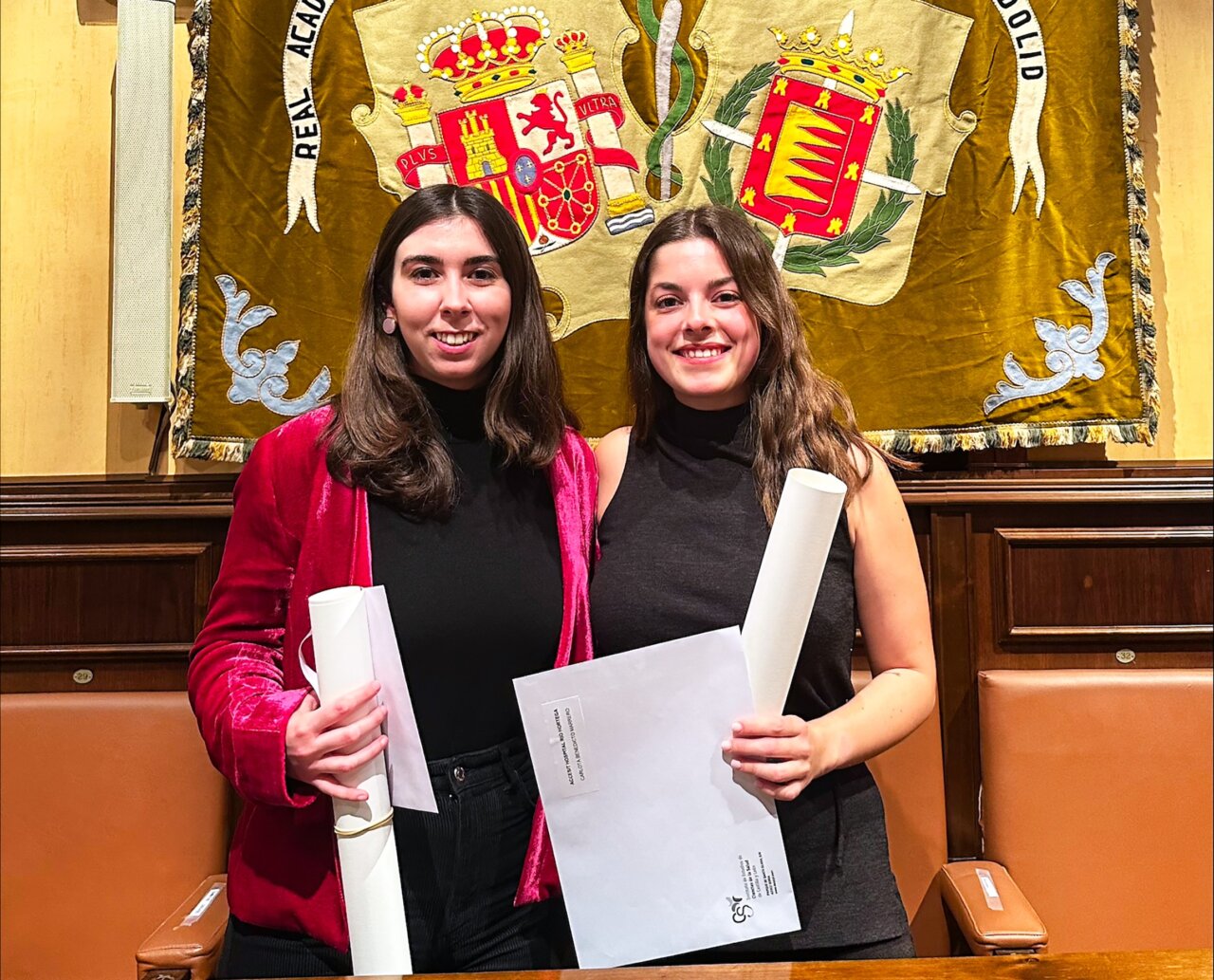 Las investigadoras Marta Delgado y Carlota Benedicto premiadas en Valladolid.