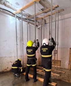 bomberos apuntalan edificio Albal