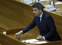 Atacan la sede del PP en València con pintura roja y el mensaje