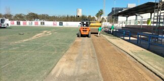 El Villarreal CF y la Fundación Trinidad Alfonso acuerdan con el Ayuntamiento de Catarroja rehabilitar el campo de fútbol del polideportivo municipal