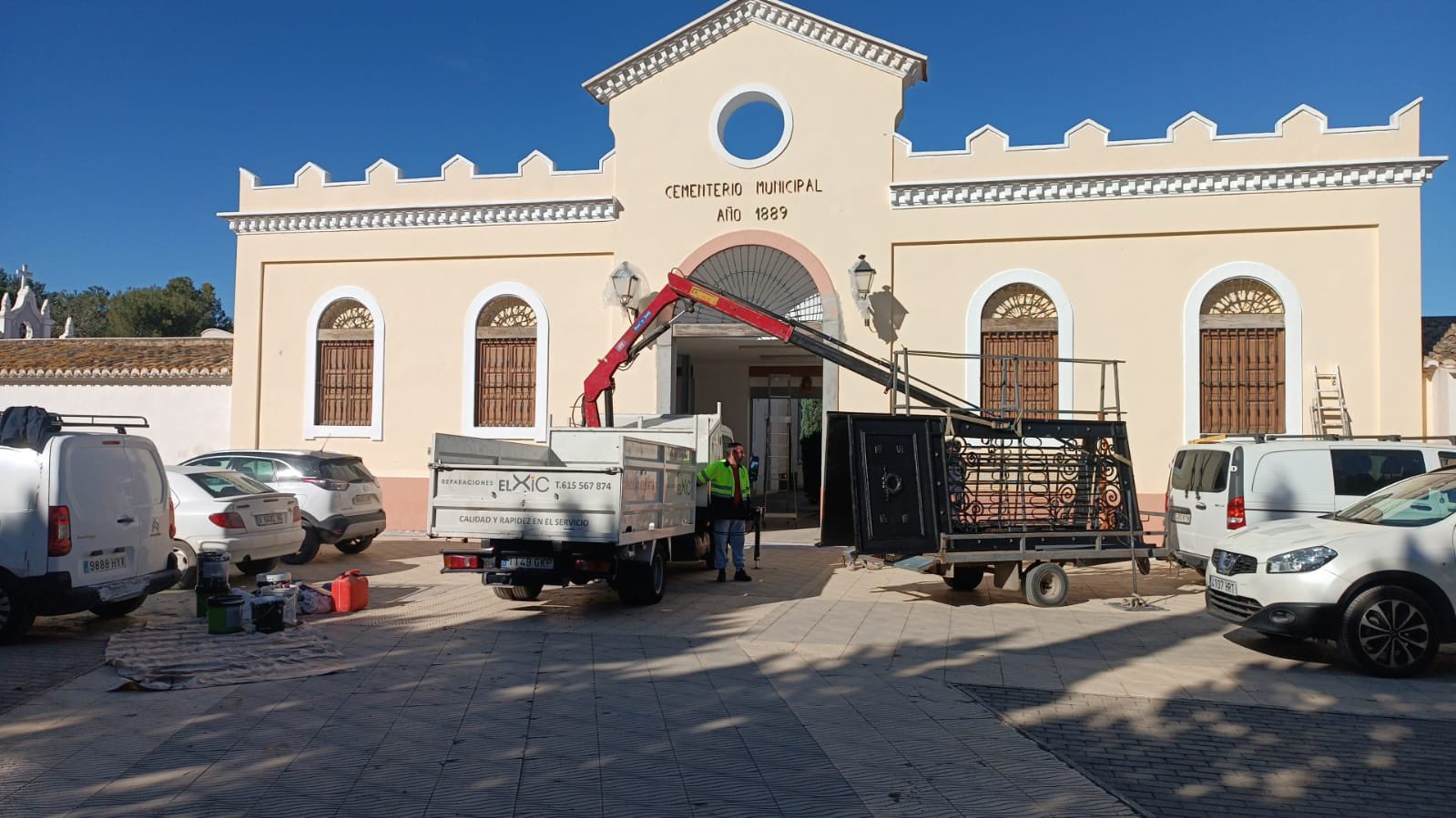 Restauración de la puerta histórica del cementerio de Catarroja