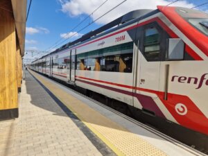 foto familia nueva estacion tren Albal