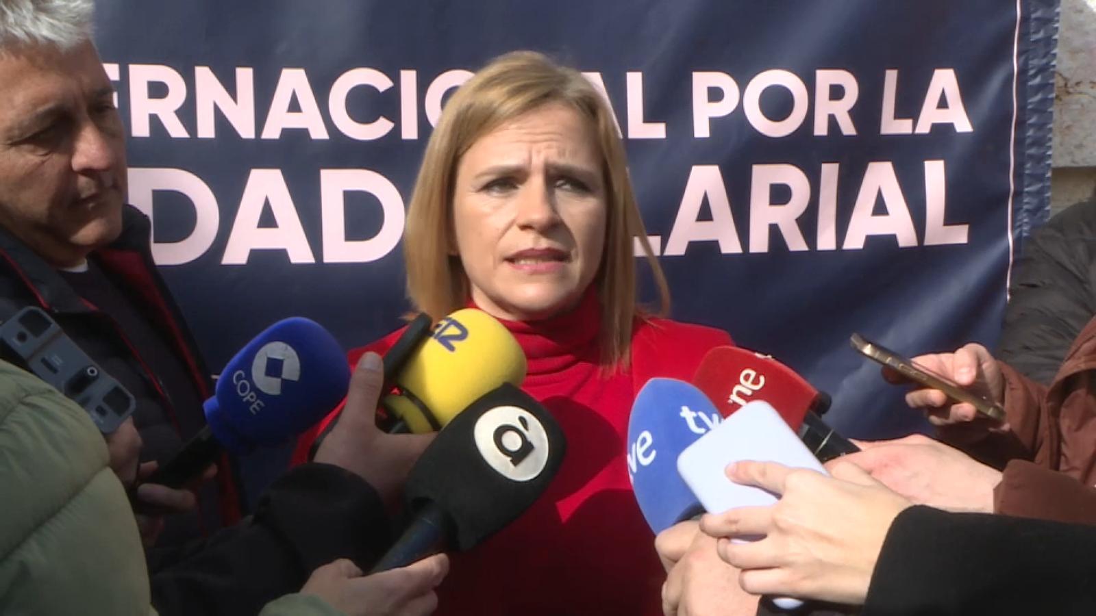 Pilar Bernabé hablando con periodistas sobre la DANA en Catarroja