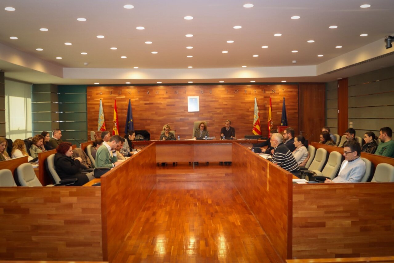 pleno del ayuntamiento de Torrent sobre la DANA
