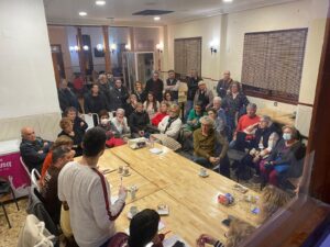 Reunión del comité de emergencia en Massanassa con vecinos participando